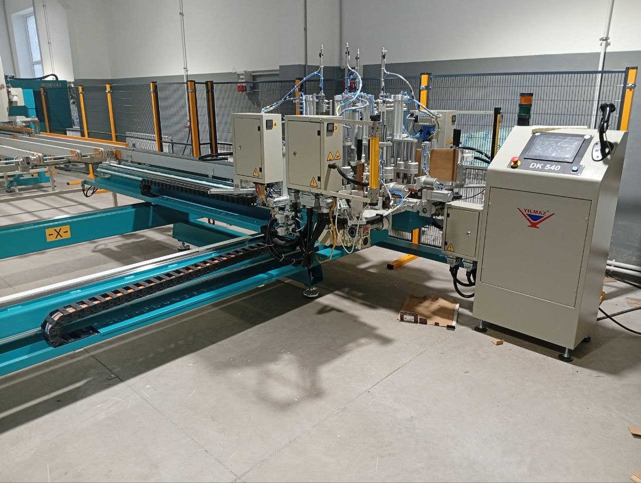 Utilaj Yilmaz DK 540 — sudare colțuri PVC